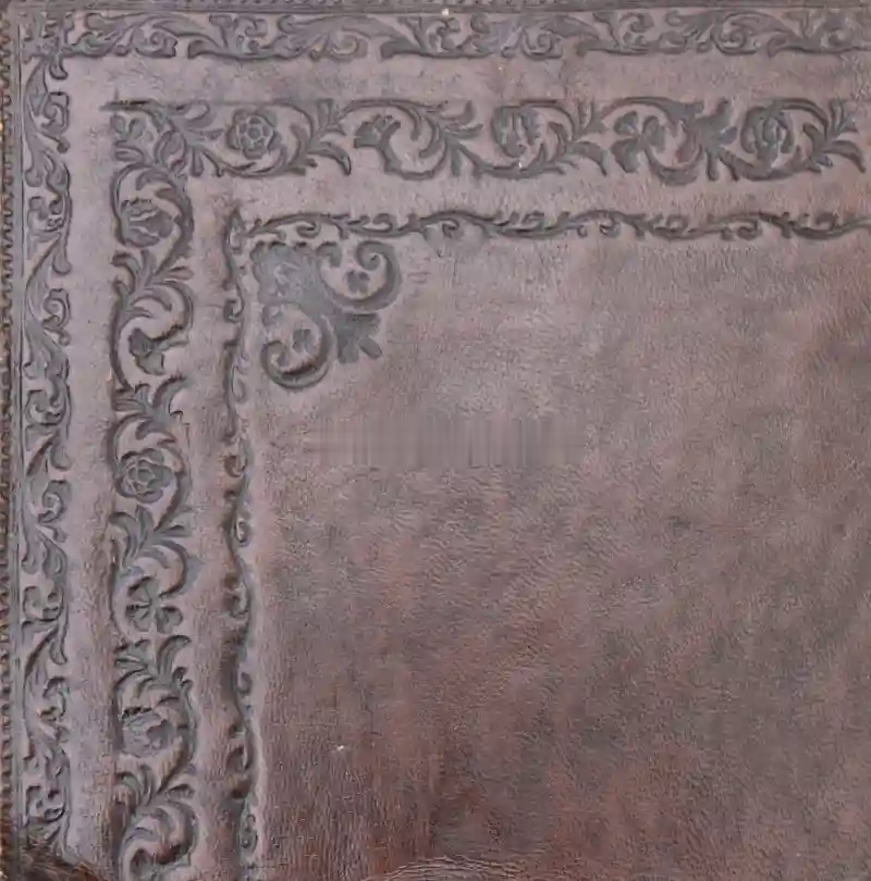 Desk leather tooling pattern 31
