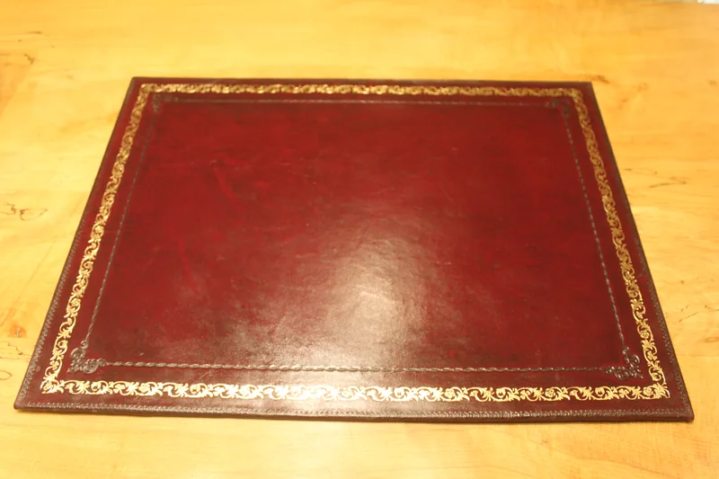 Desk pad 10 — Scroll border & impressed frame