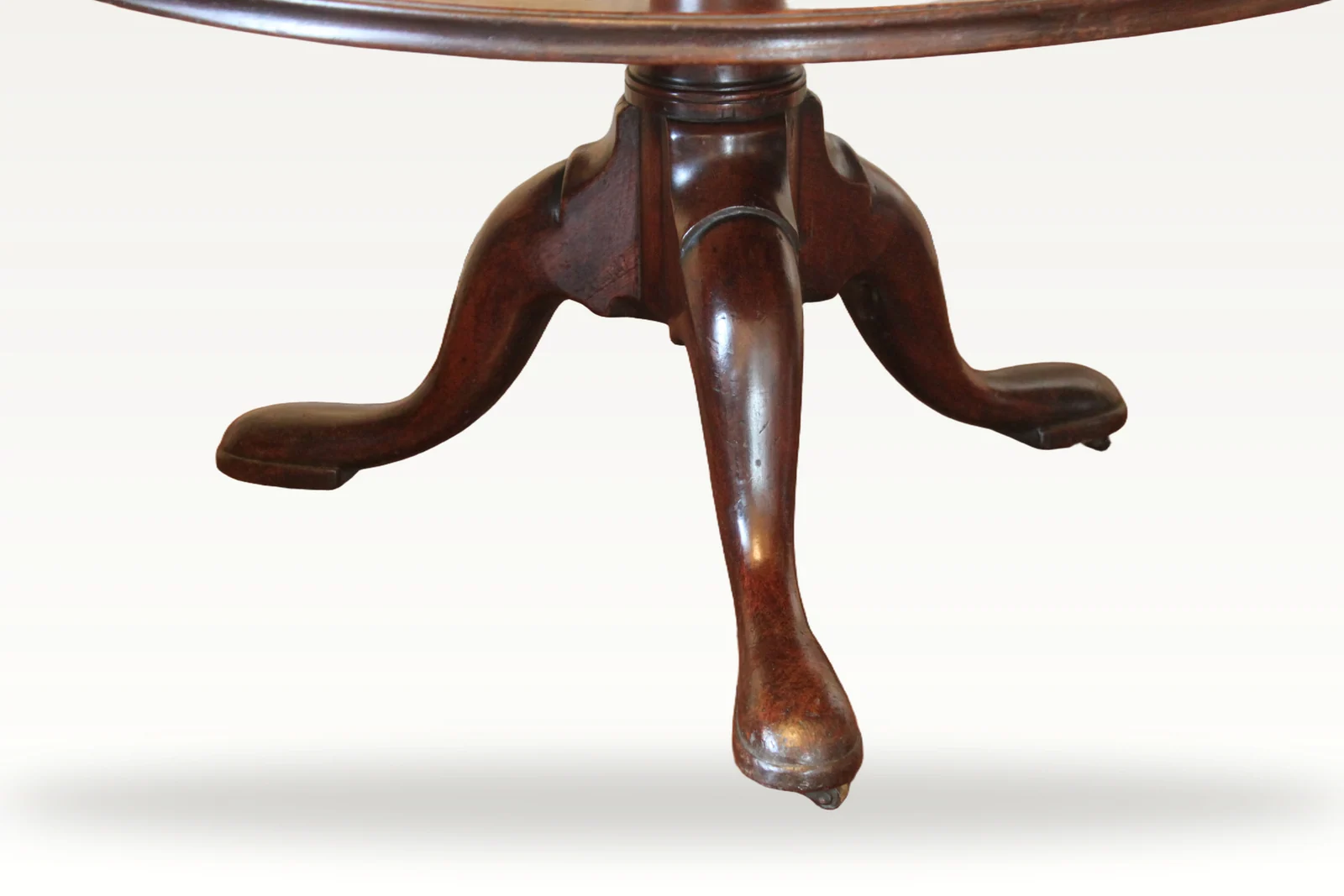 A large George III mahogany dumb waiter — view 9