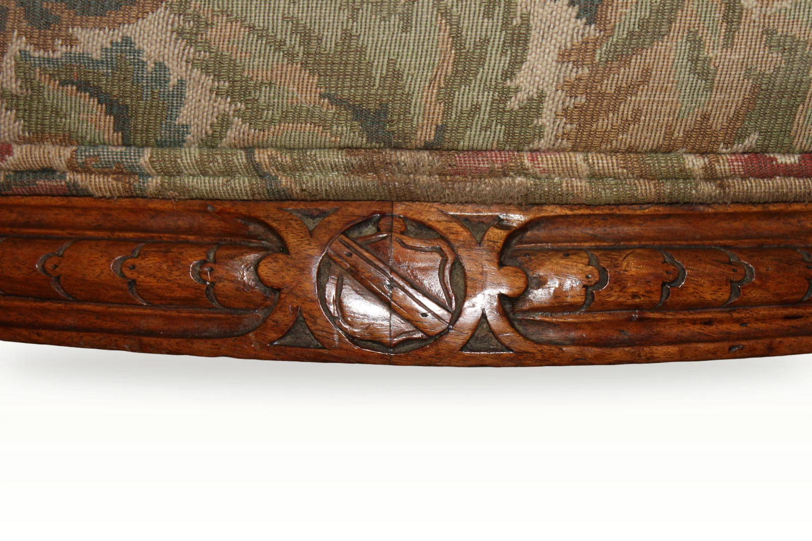 A wonderful and rare Antique Victorian original carved walnut chesterfield sofa. — view 10