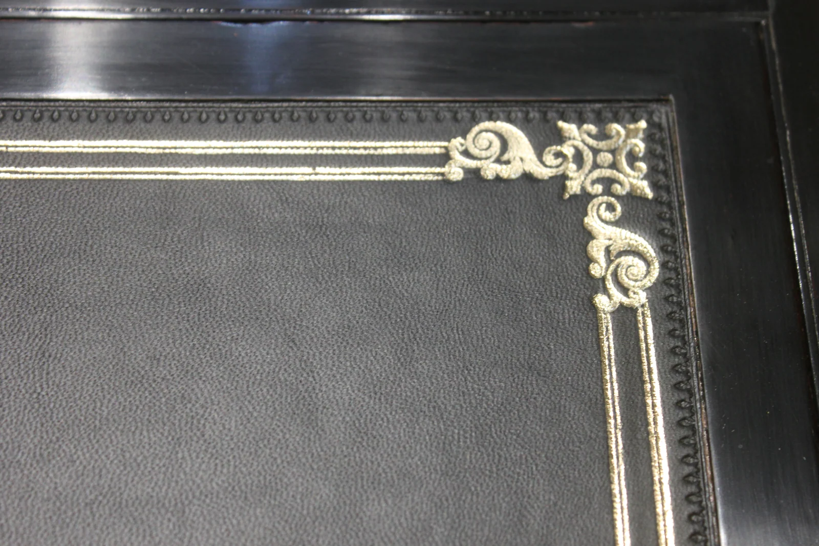 A large 19th century rosewood writing slope with brass inlay — view 13