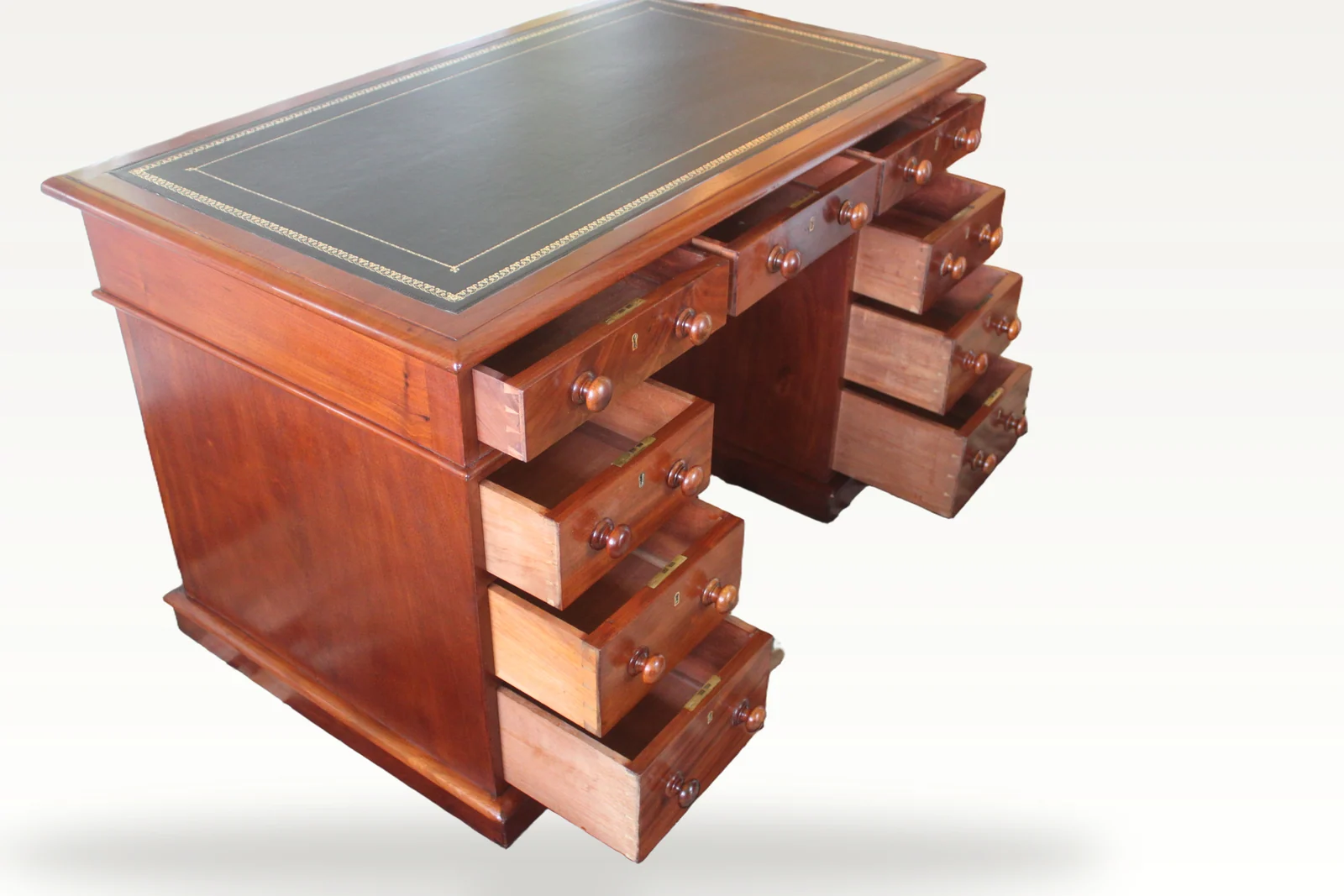 A fine quality Victorian mahogany pedestal desk. — view 8