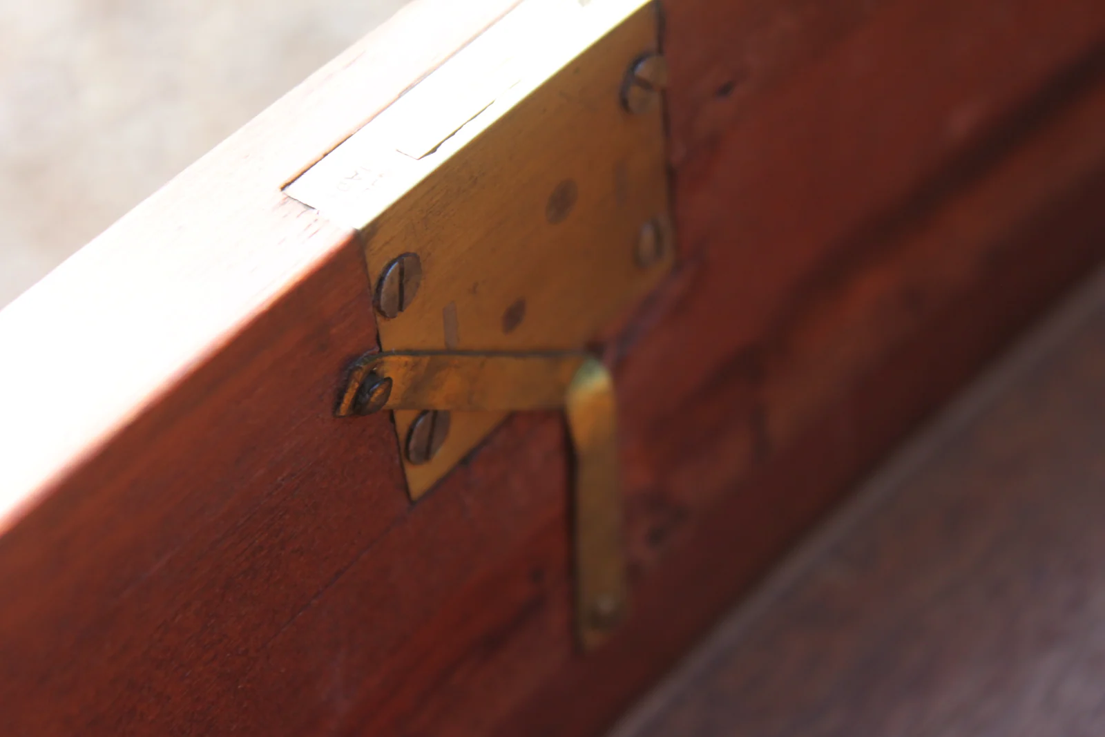 Sheraton Revival Satinwood chest — view 10