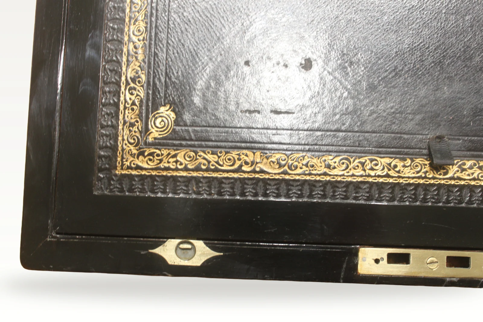 Burr walnut writing slope with secret drawers and Bramah lock — view 7