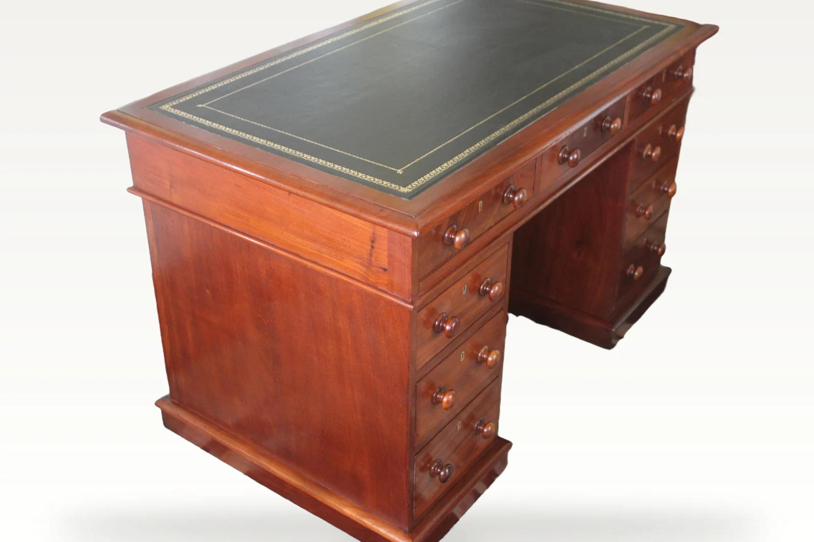 A fine quality Victorian mahogany pedestal desk. — view 2