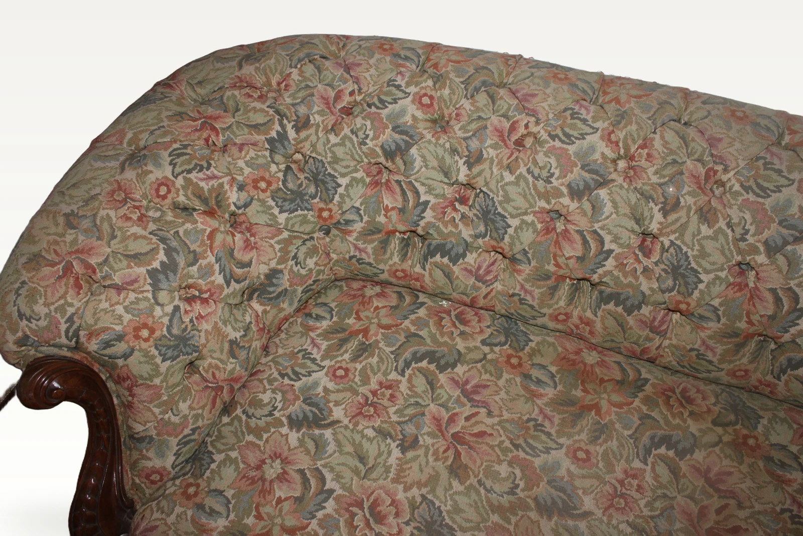 A wonderful and rare Antique Victorian original carved walnut chesterfield sofa. — view 12