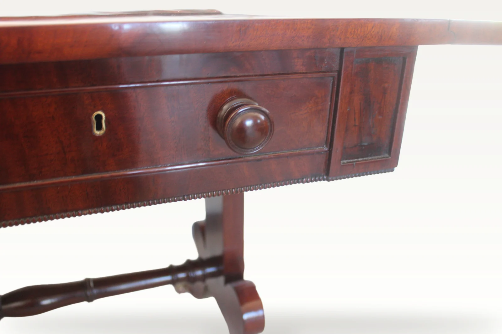 An early 19th Century mahogany sofa table — view 6
