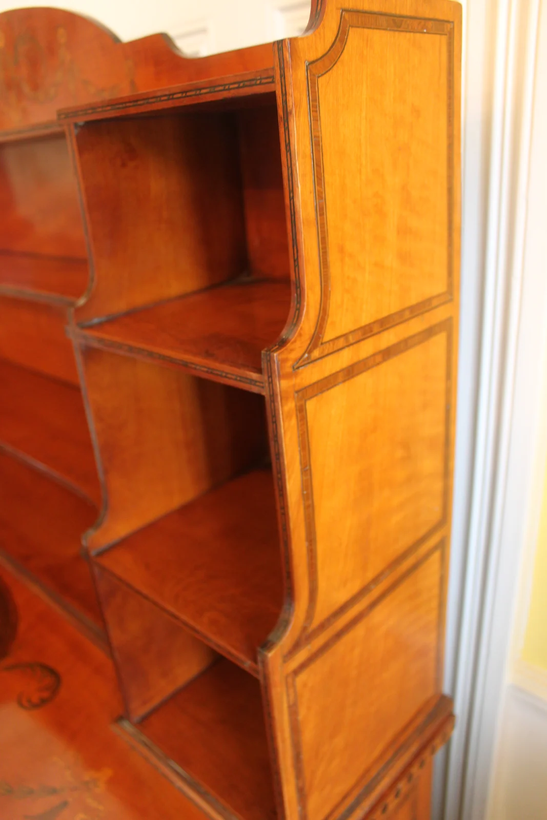 A Sheraton period satinwood inlaid cabinet — view 9