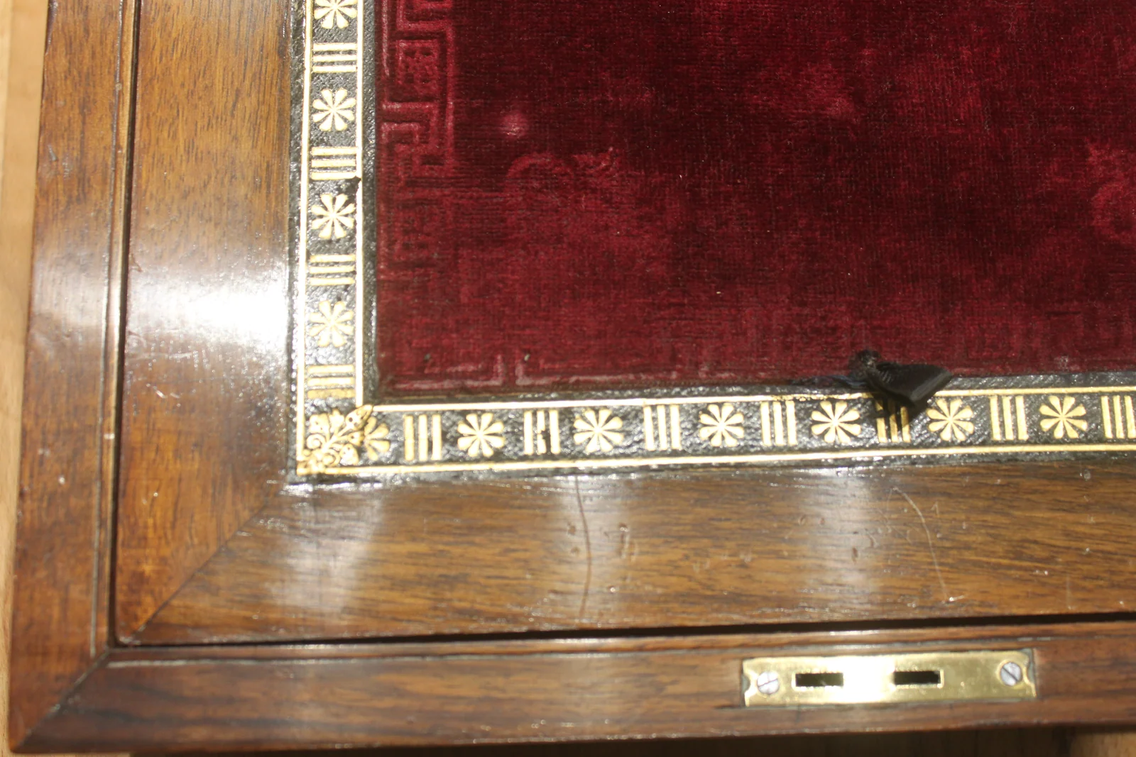 Victorian burr walnut writing slope 4907 — view 9