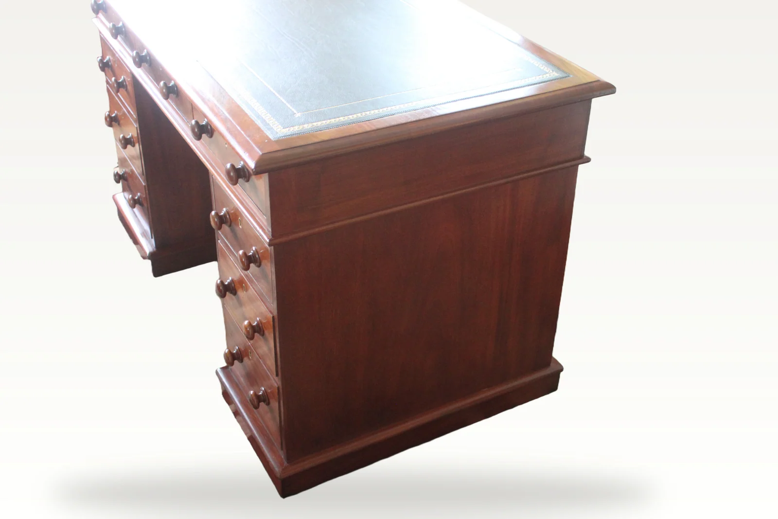A fine quality Victorian mahogany pedestal desk. — view 3