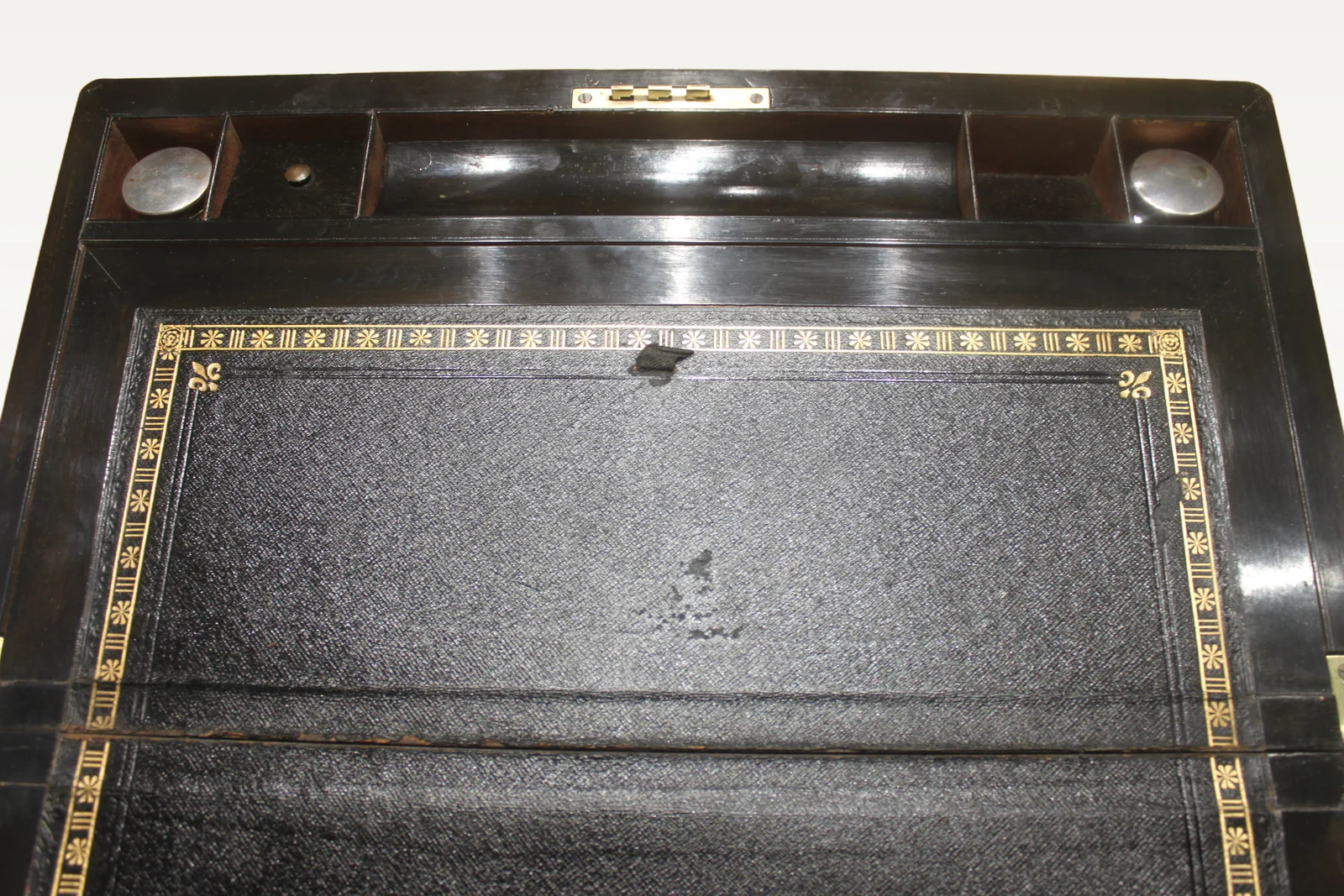 Large Victorian brass figured walnut writing slope with secret drawers 4903 — view 8