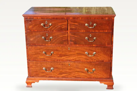 A fine mahogany George III period chest of drawers