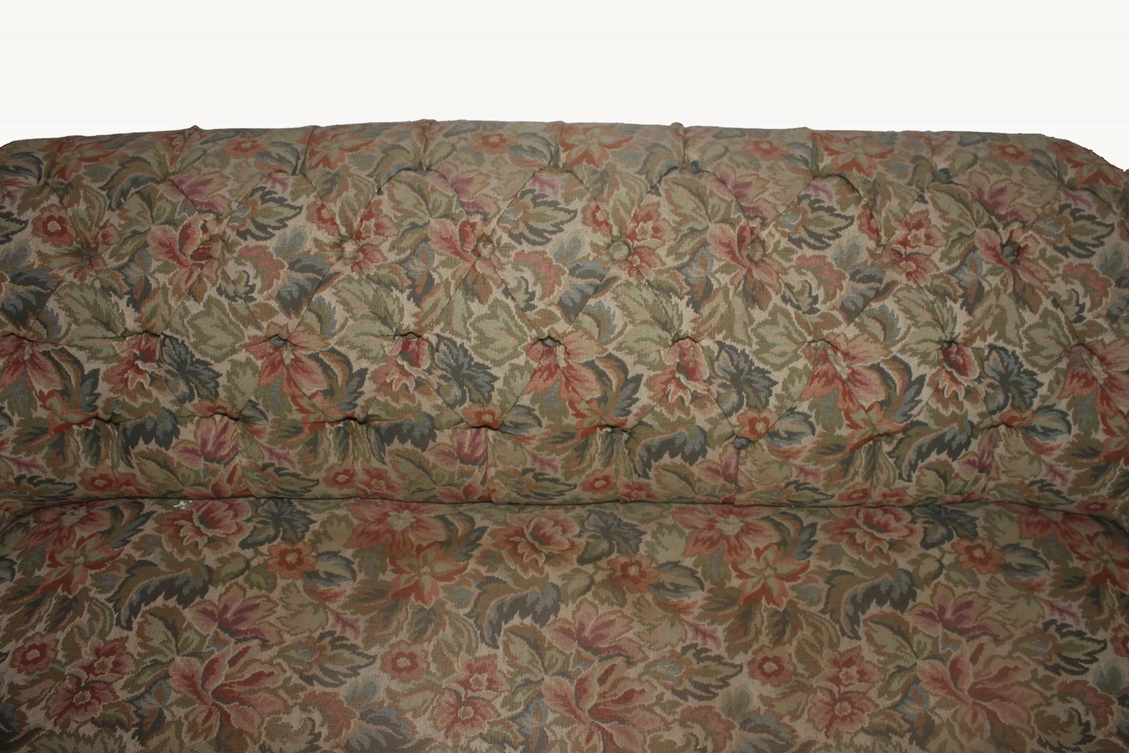 A wonderful and rare Antique Victorian original carved walnut chesterfield sofa. — view 14