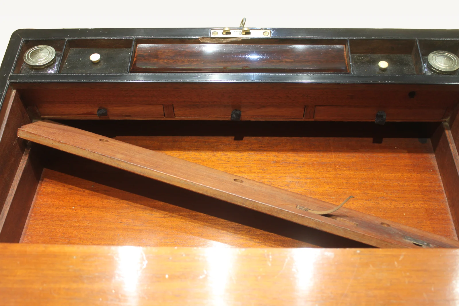 A large 19th century rosewood writing slope with brass inlay — view 10