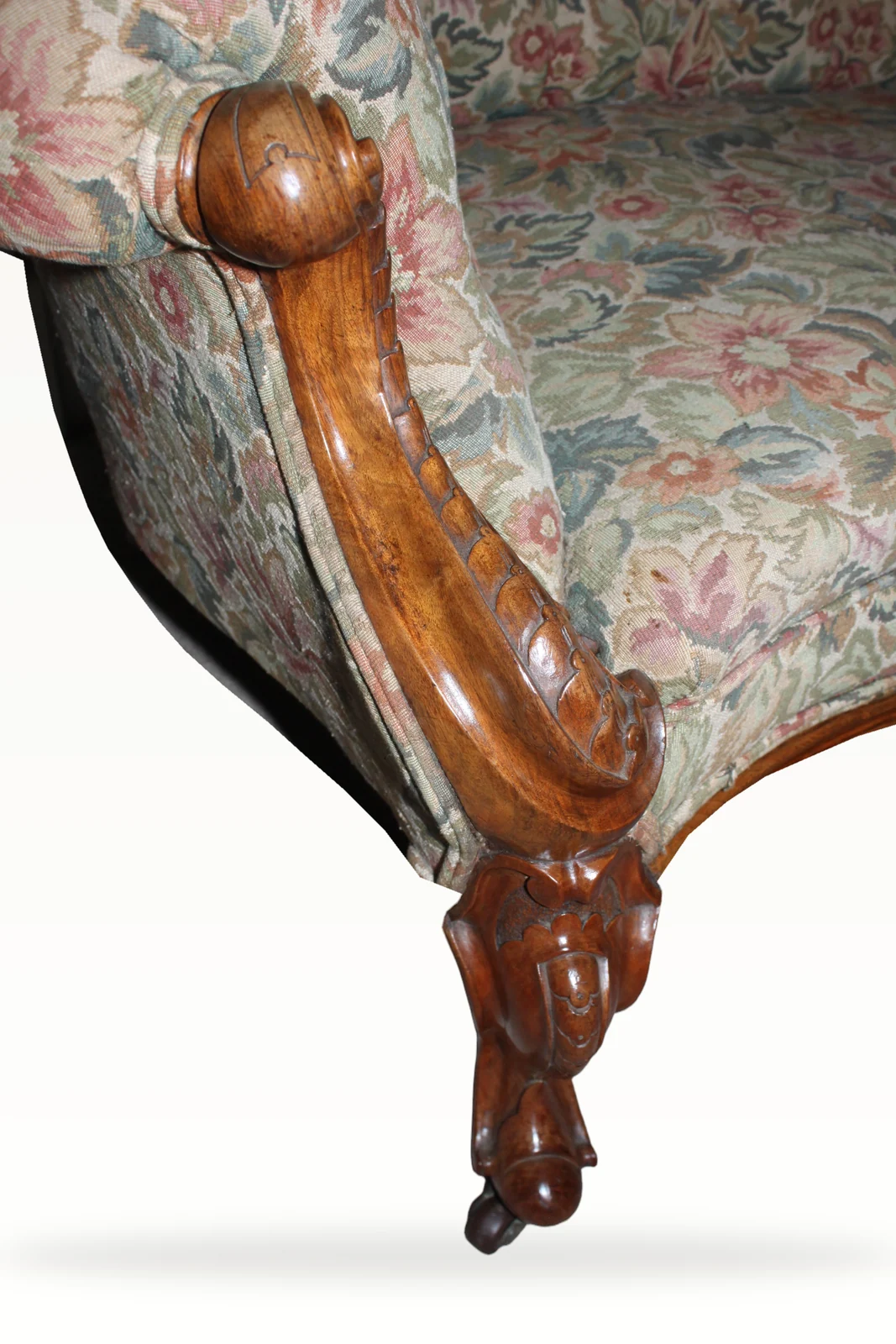 A wonderful and rare Antique Victorian original carved walnut chesterfield sofa. — view 6