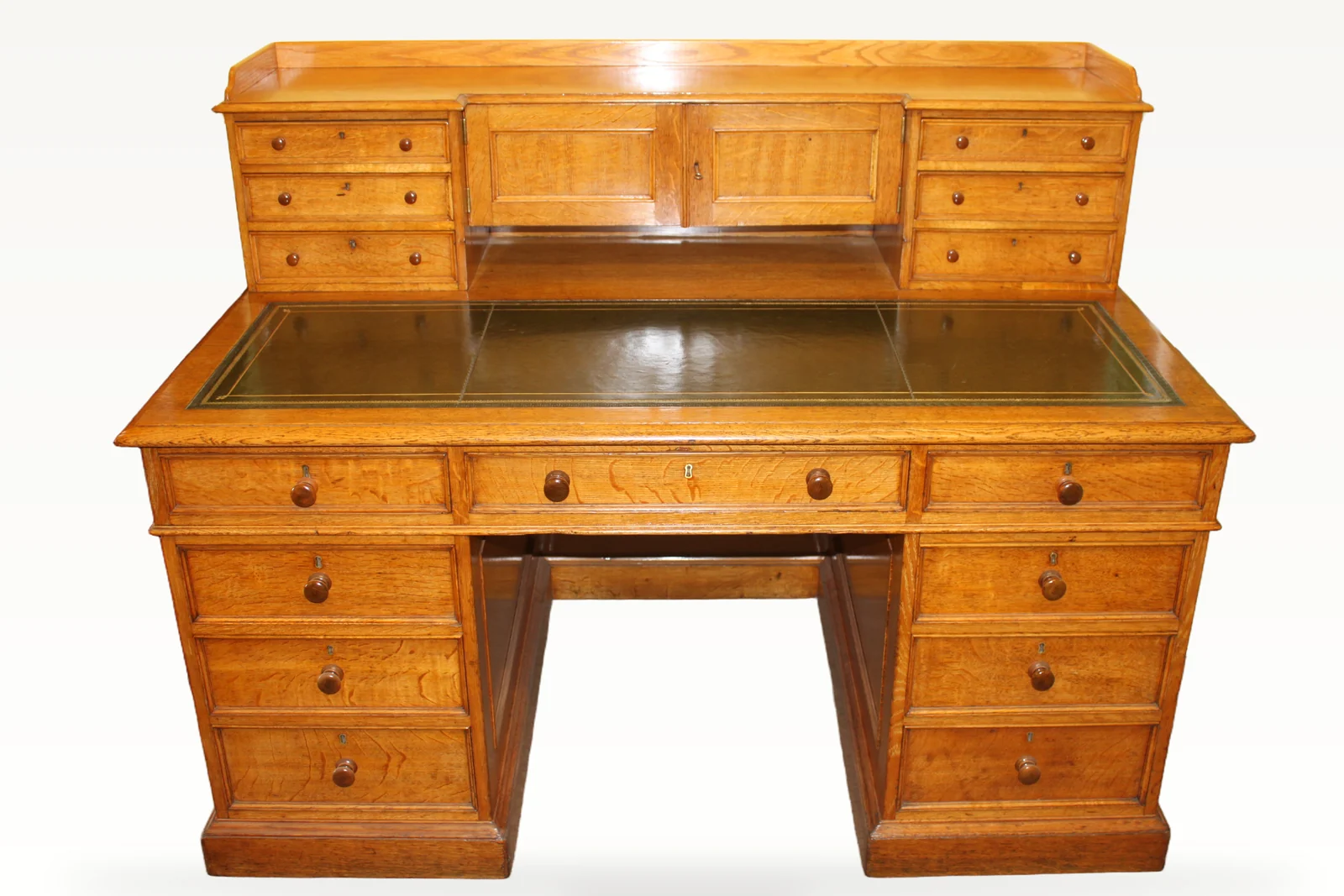 A Victorian oak pedestal desk by James Lamb — view 2