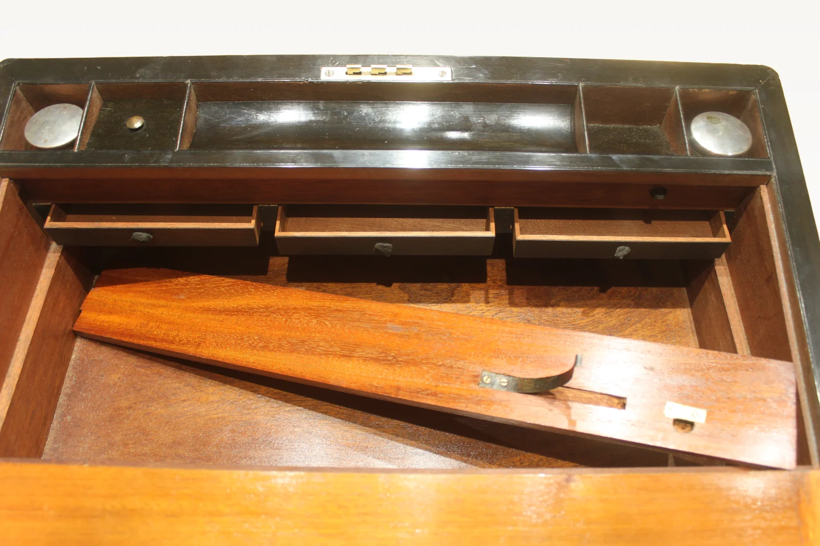 Large Victorian brass figured walnut writing slope with secret drawers 4903 — view 13
