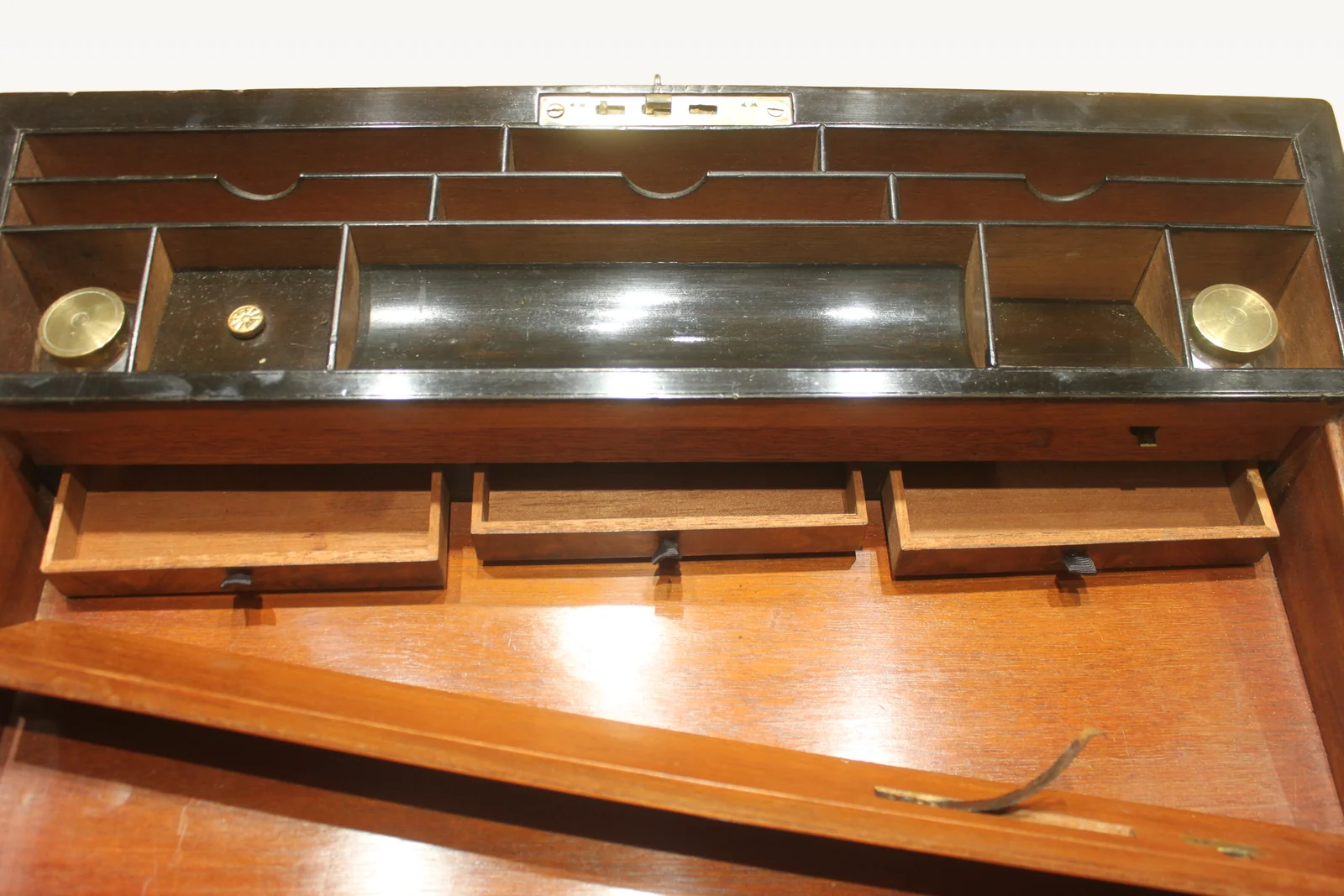 A large and impressive figured walnut and brass bound writing slope with secret — view 12